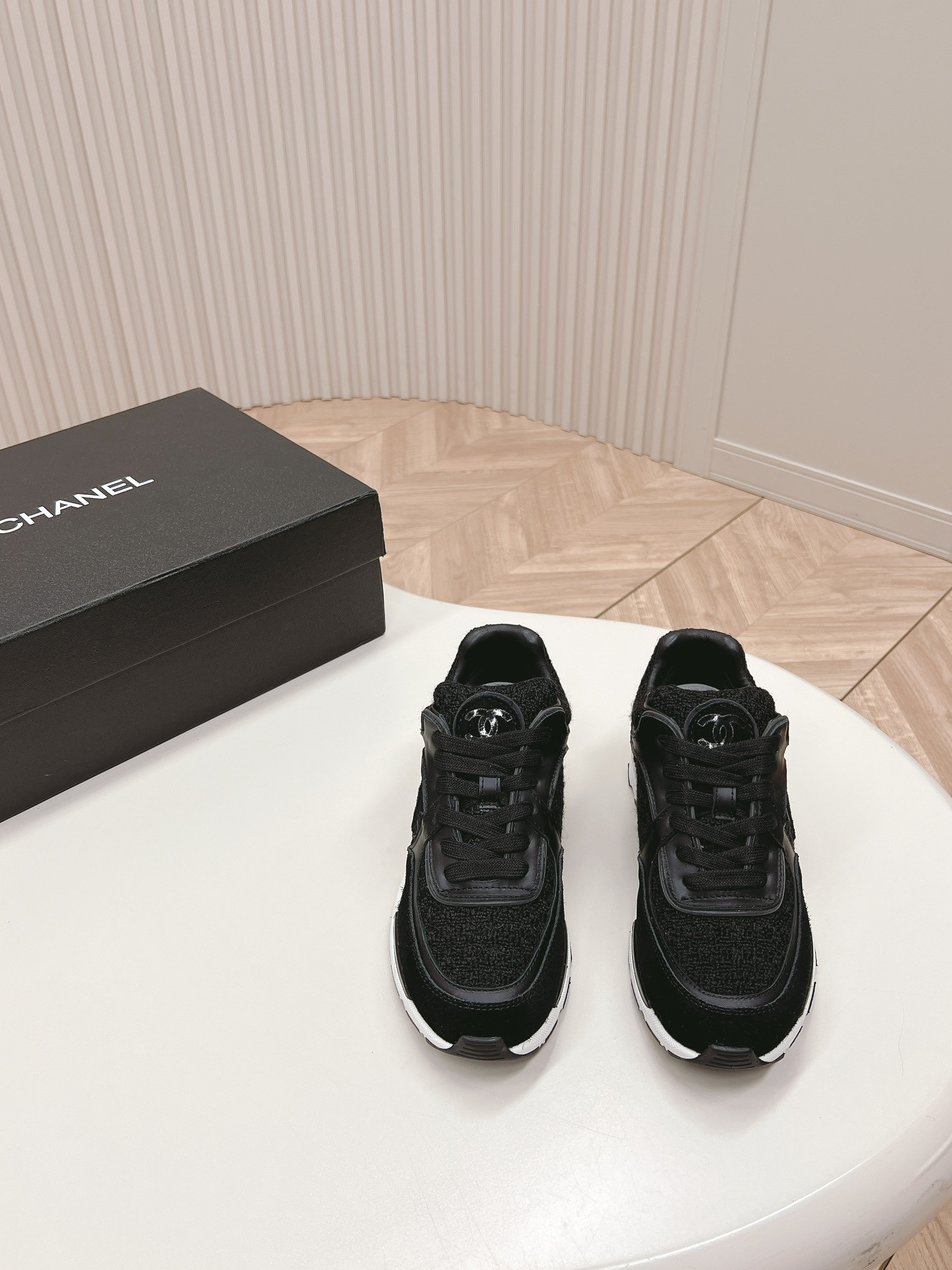 UA Ch*el SNEAKER