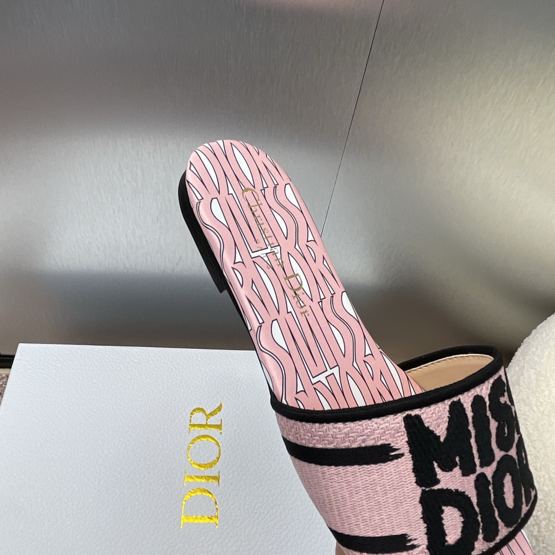 UA D*0r Dway Slide