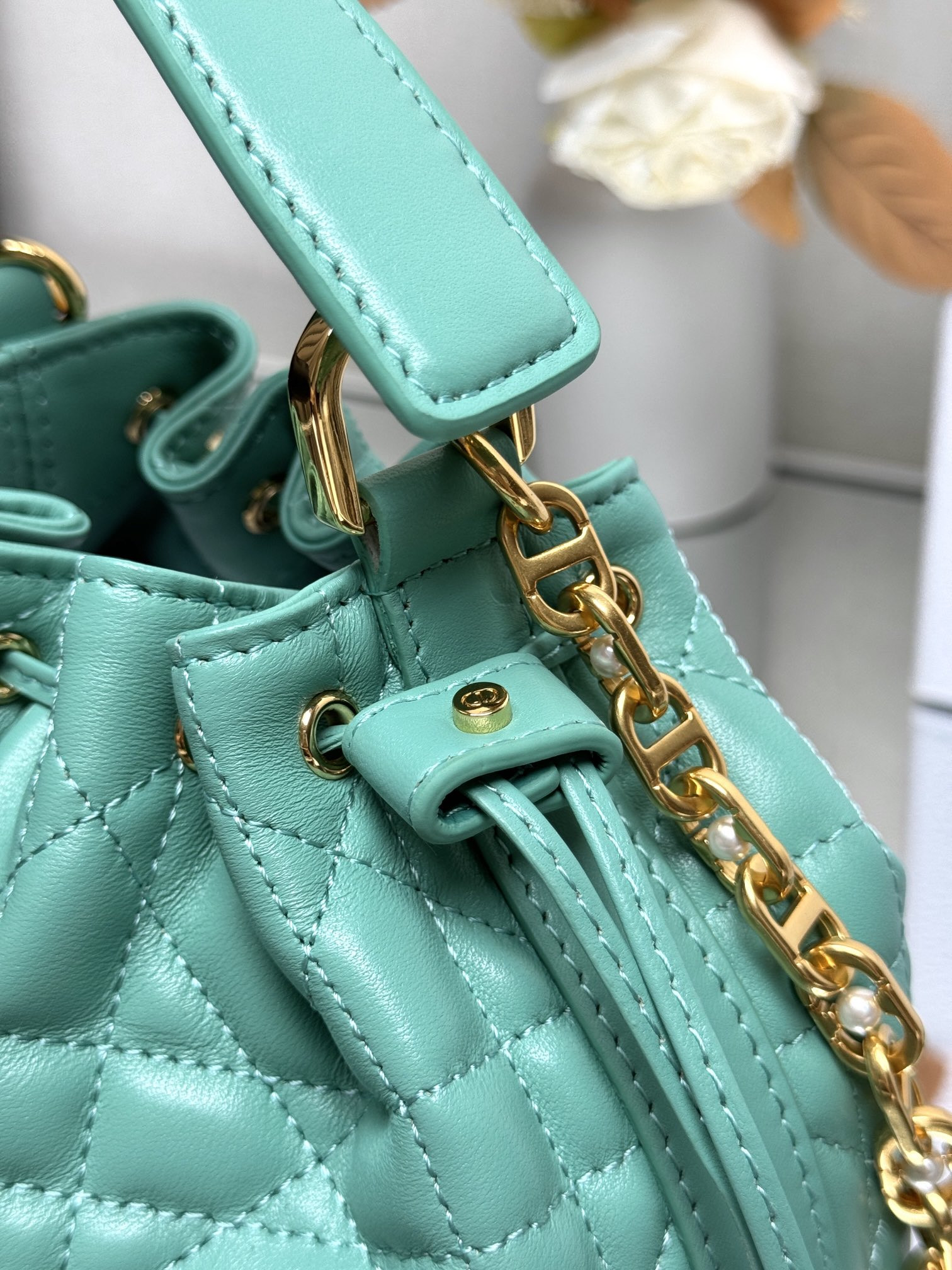 Small D*0r Jolie Bucket Bag 17 x 16 x 10.5 cm