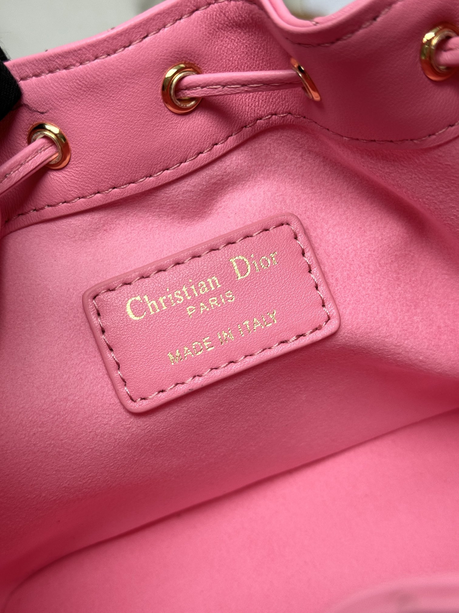 Small D*0r Jolie Bucket Bag 17 x 16 x 10.5 cm