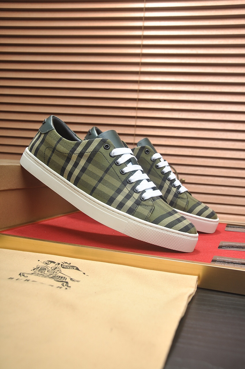 UA B**rry Check Sneakers