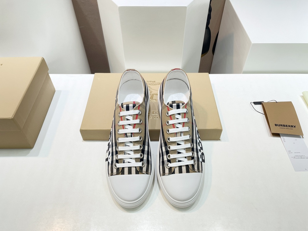 UA B**rry Check Sneakers