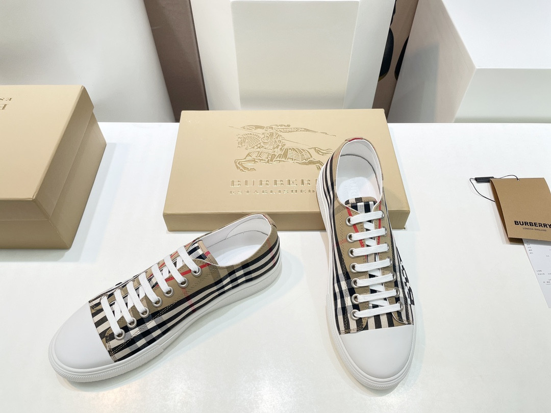 UA B**rry Check Sneakers