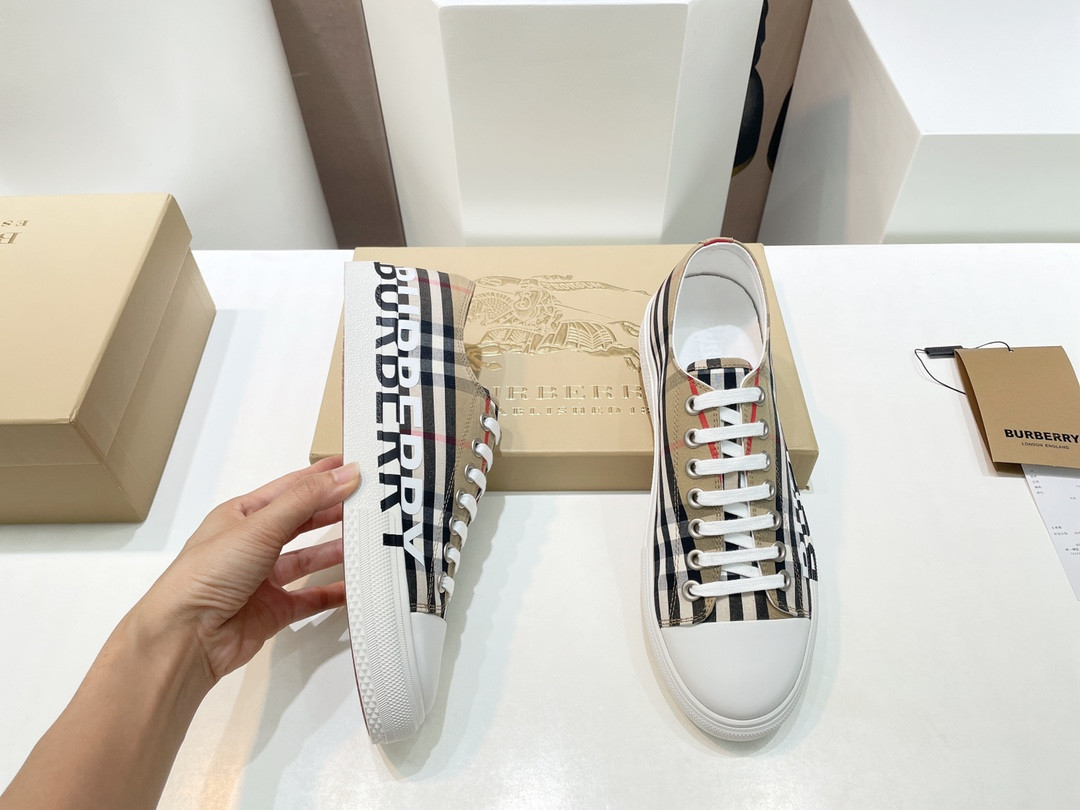UA B**rry Check Sneakers
