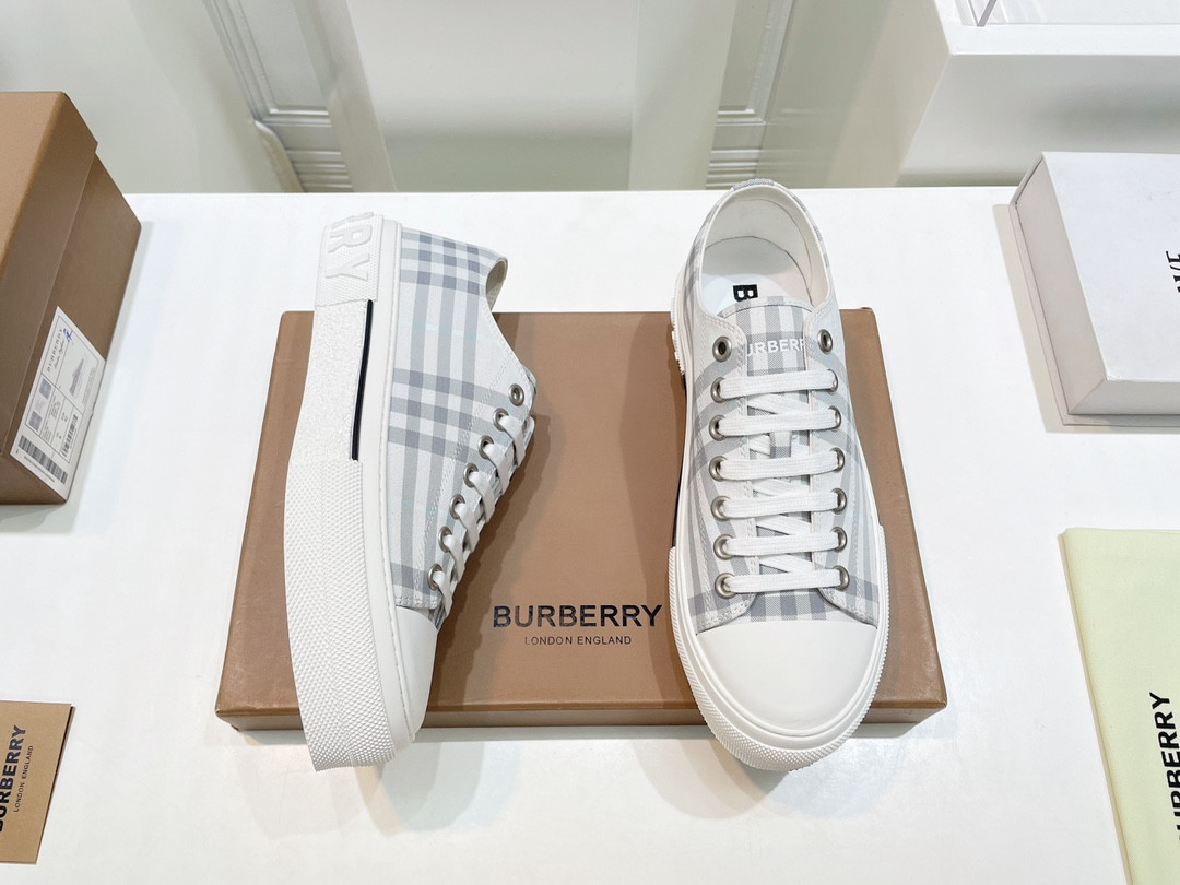 UA B**rry Check Sneakers
