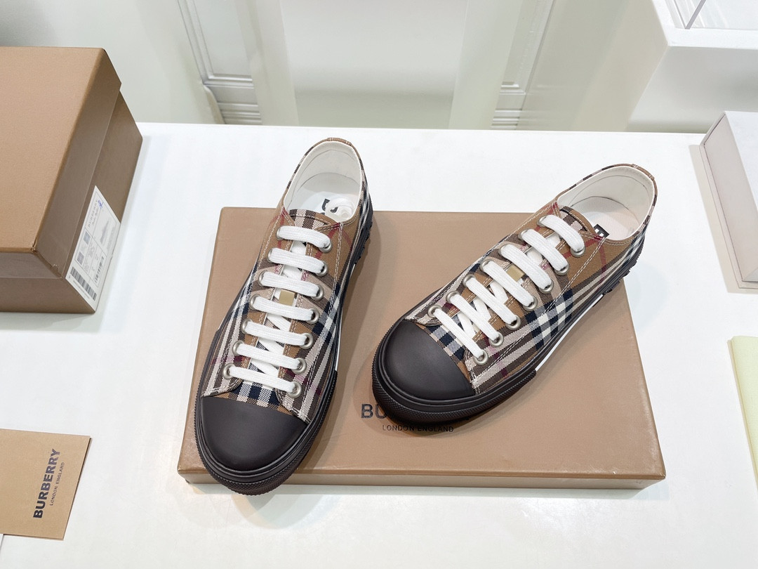 UA B**rry Check Sneakers