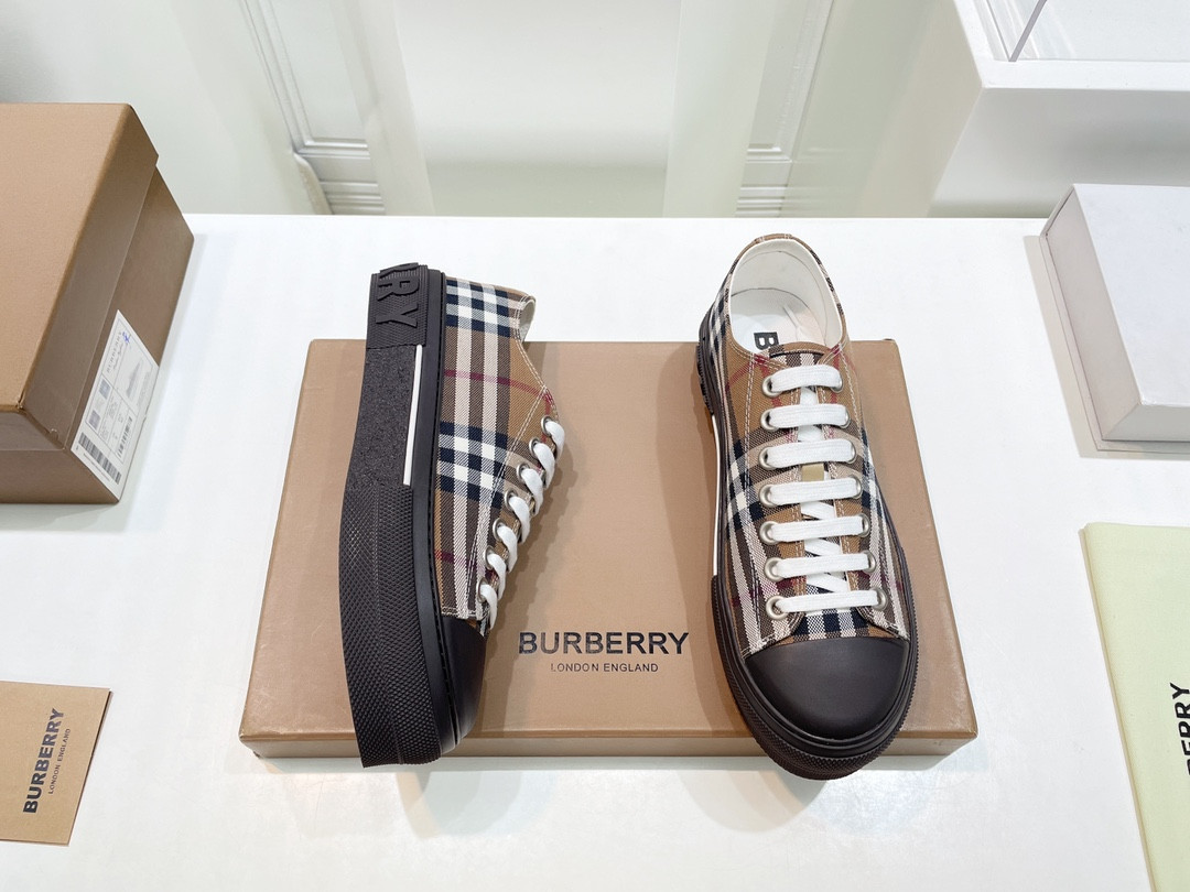 UA B**rry Check Sneakers