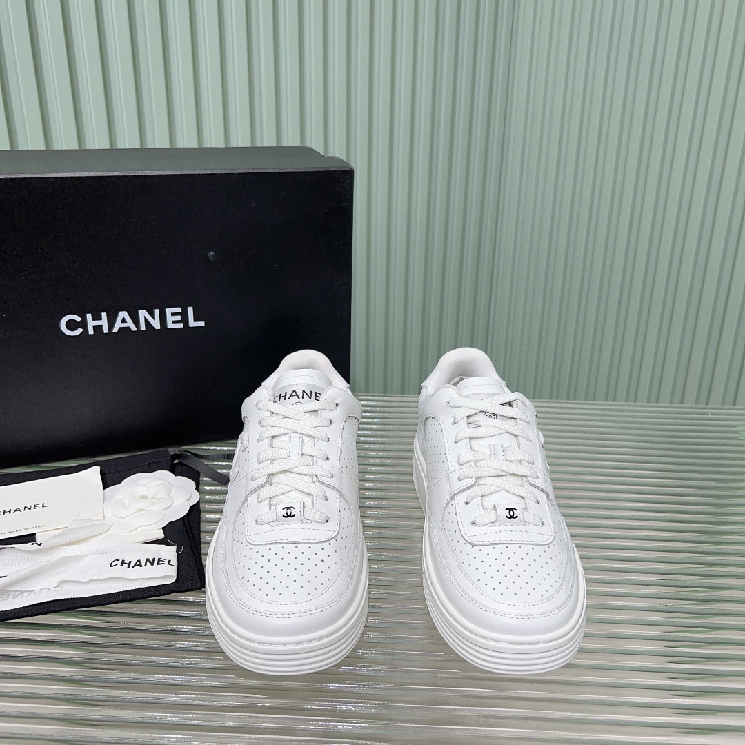 UA Ch*el SNEAKER