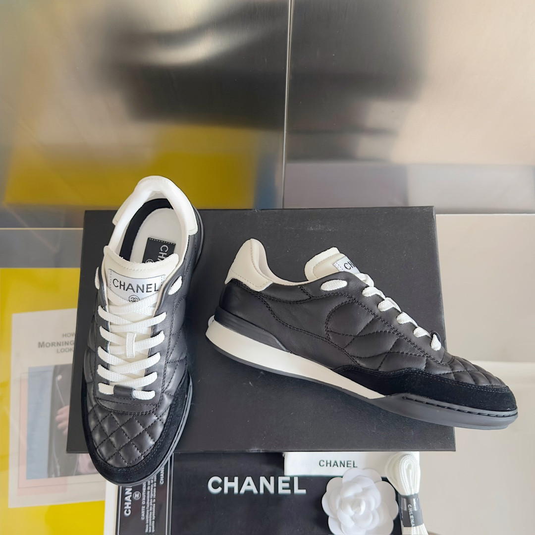 UA Ch*el SNEAKER