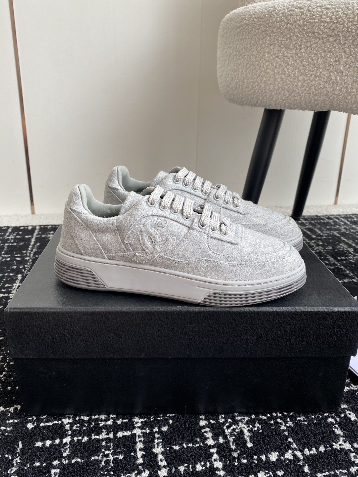 UA Ch*el SNEAKER