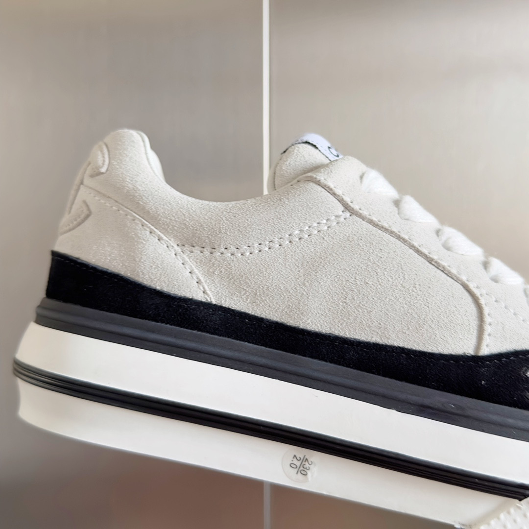 UA Ch*el SNEAKER