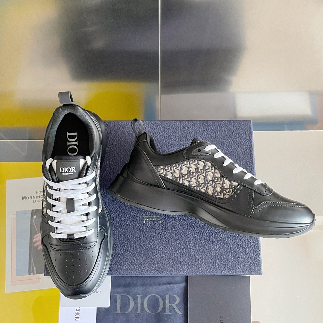 UA D*0r B25 Runner Sneaker