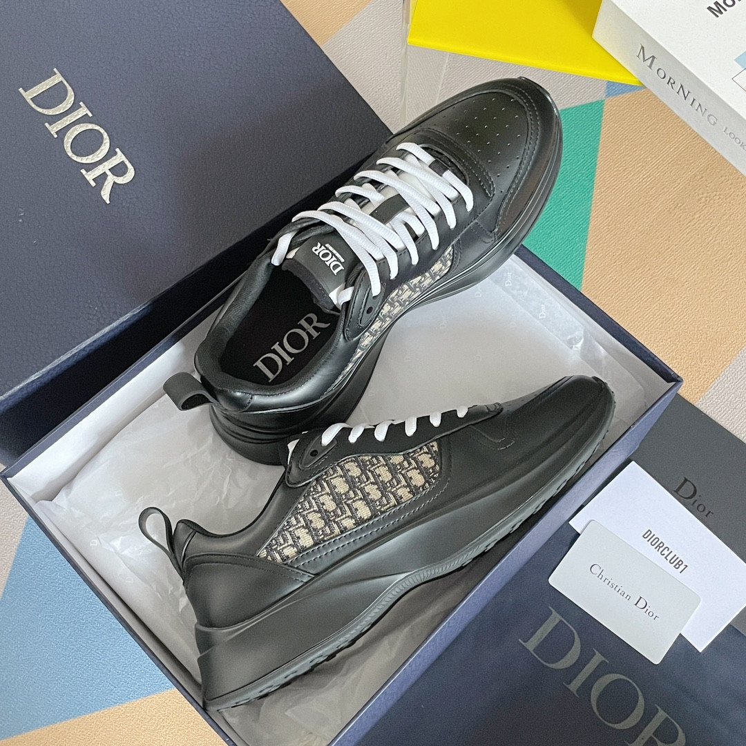 UA D*0r B25 Runner Sneaker