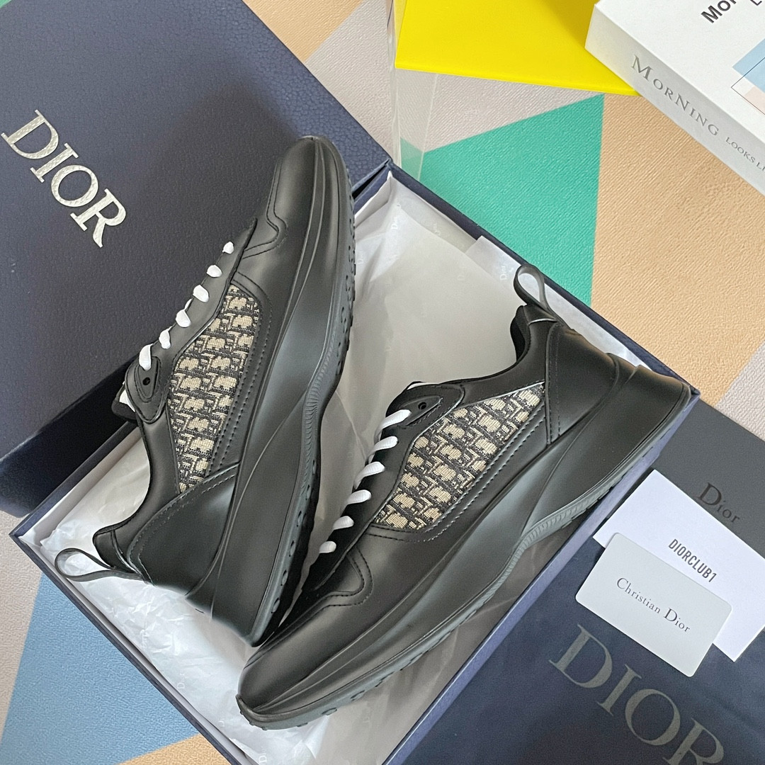 UA D*0r B25 Runner Sneaker