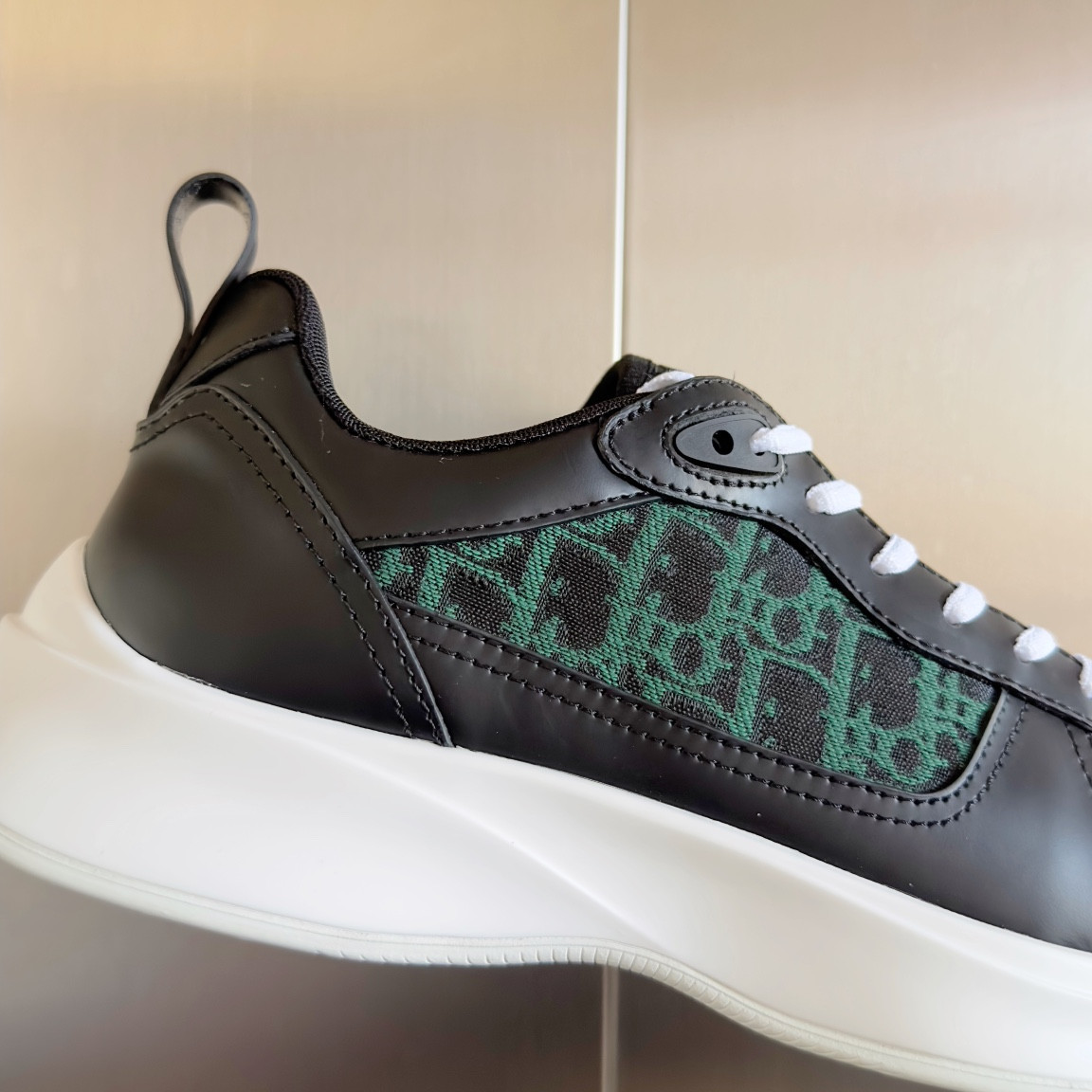 UA D*0r B25 Runner Sneaker