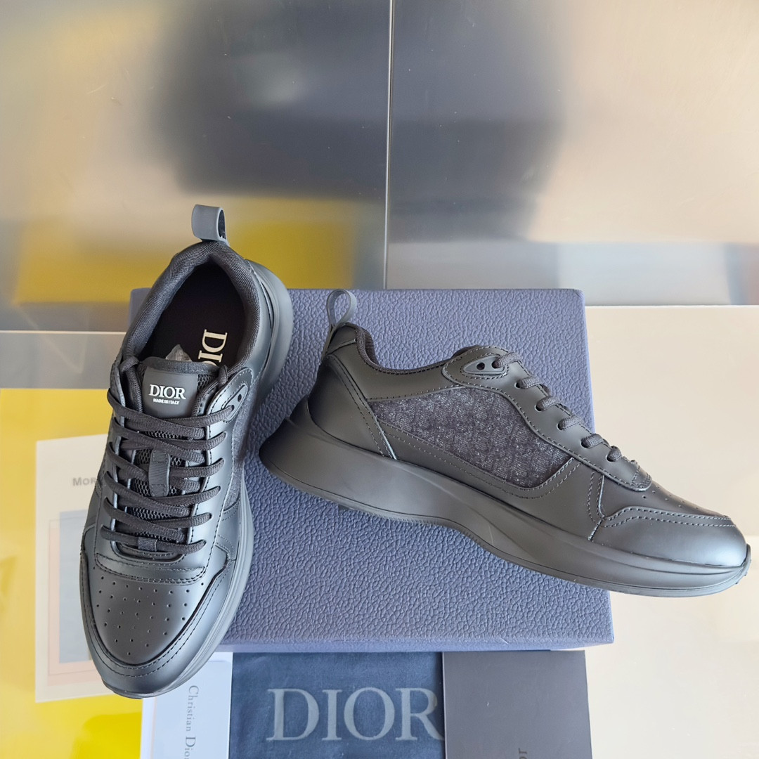 UA D*0r B25 Runner Sneaker