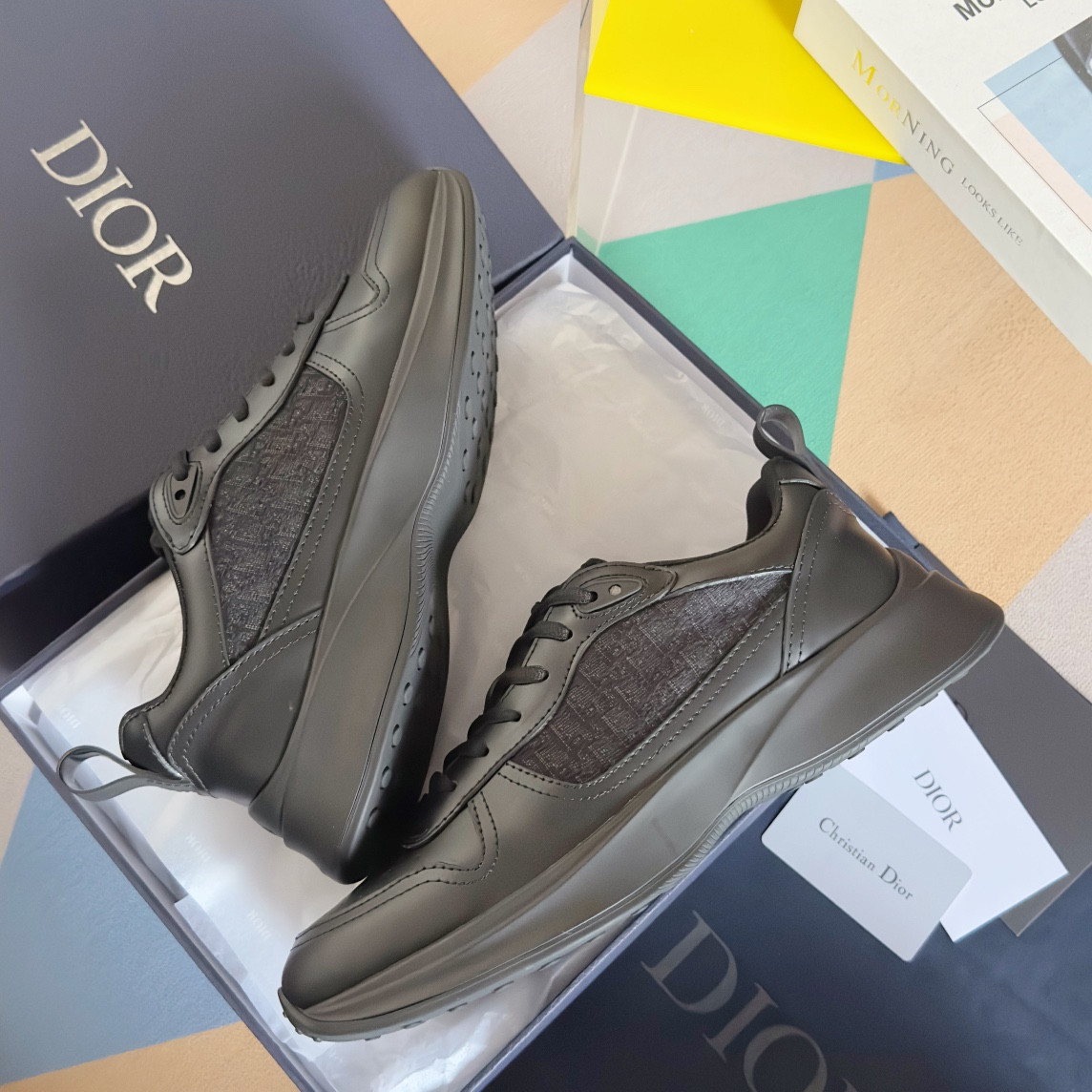 UA D*0r B25 Runner Sneaker