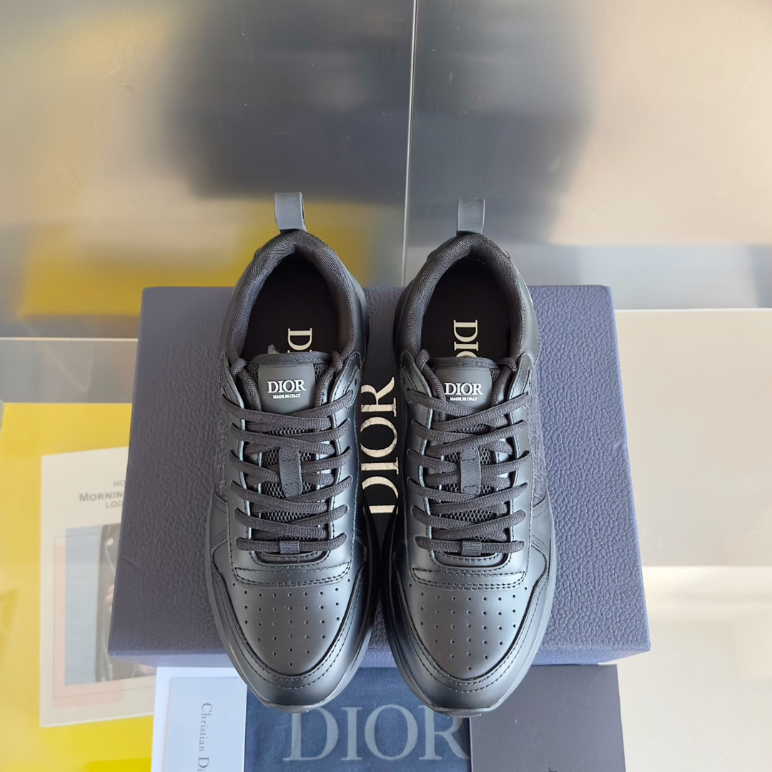 UA D*0r B25 Runner Sneaker