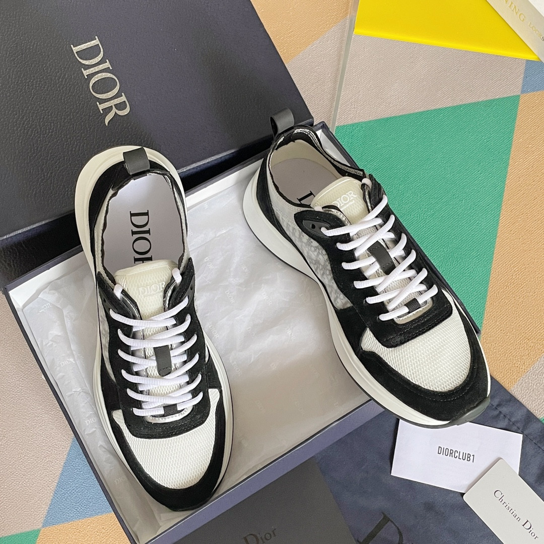 UA D*0r B25 Runner Sneaker