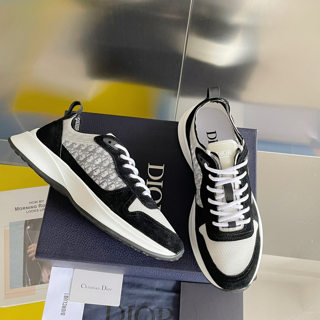 UA D*0r B25 Runner Sneaker