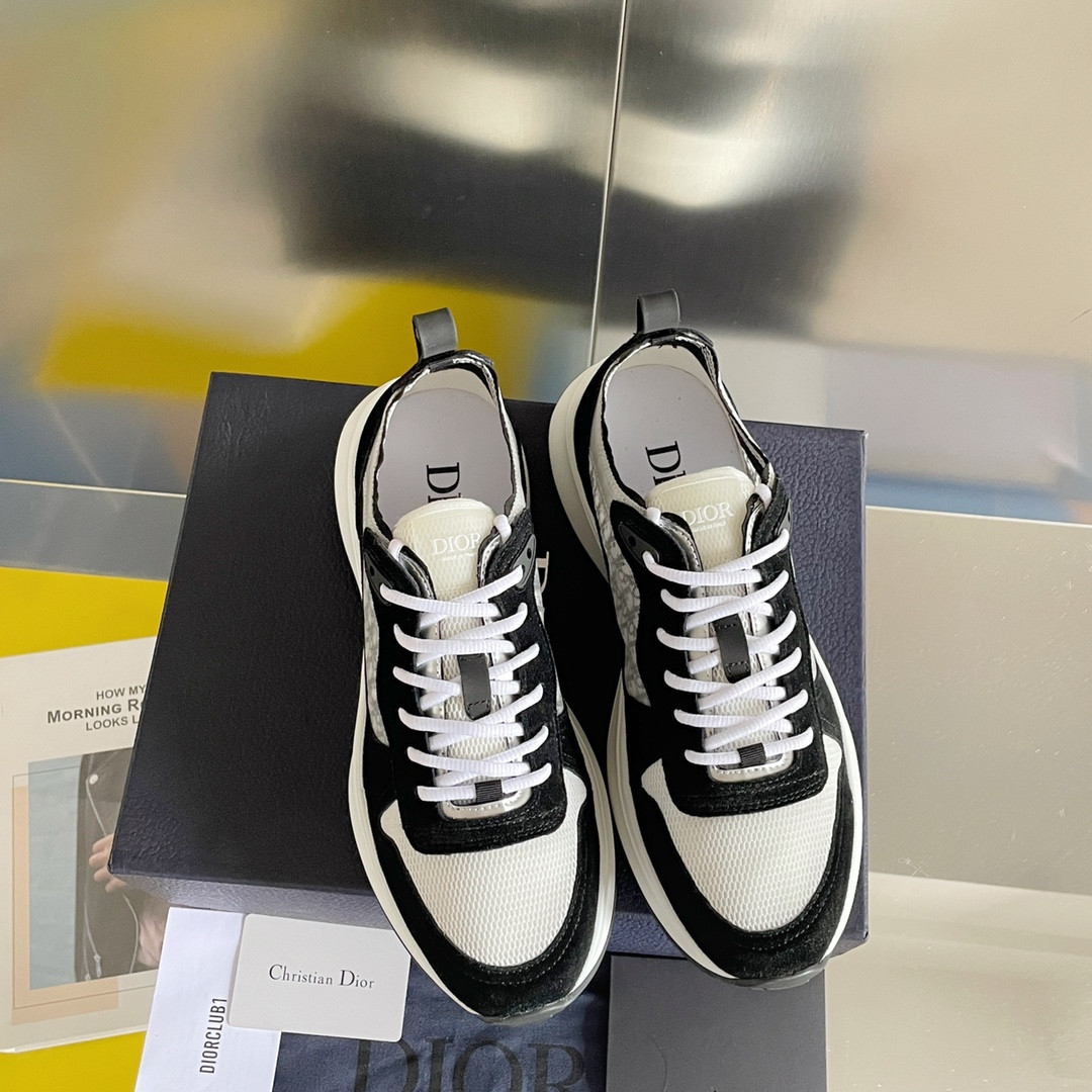 UA D*0r B25 Runner Sneaker