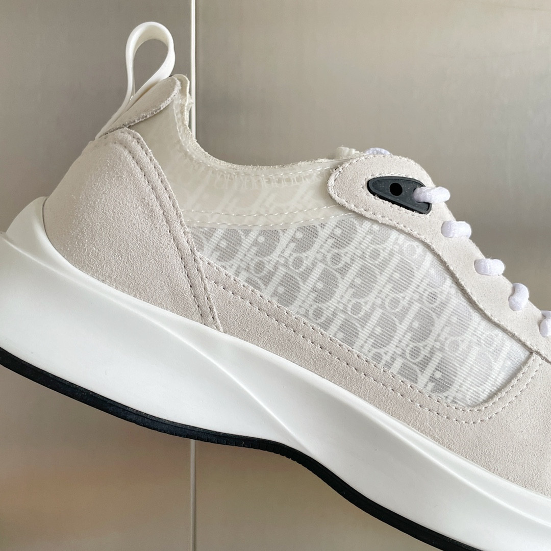 UA D*0r B25 Runner Sneaker