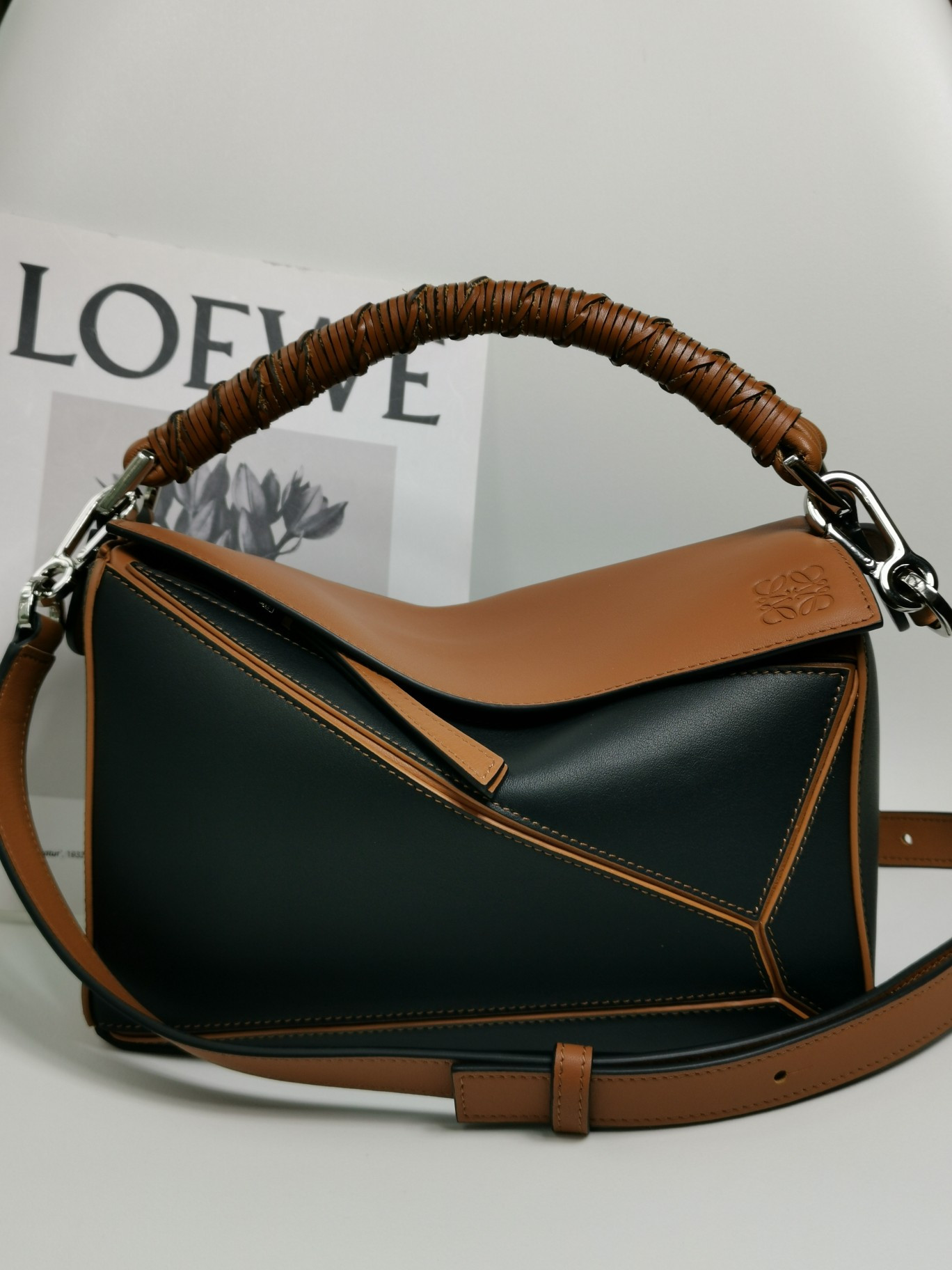 L0ew* Small Puzzle bag in classic calfskin 24x10.5x16.5cm
