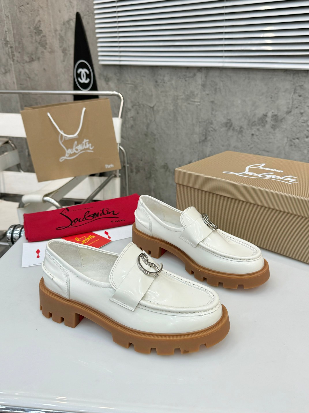 UA Ch**an Louboutin(CL) logo design,the latest runway version of the red-soled shoes