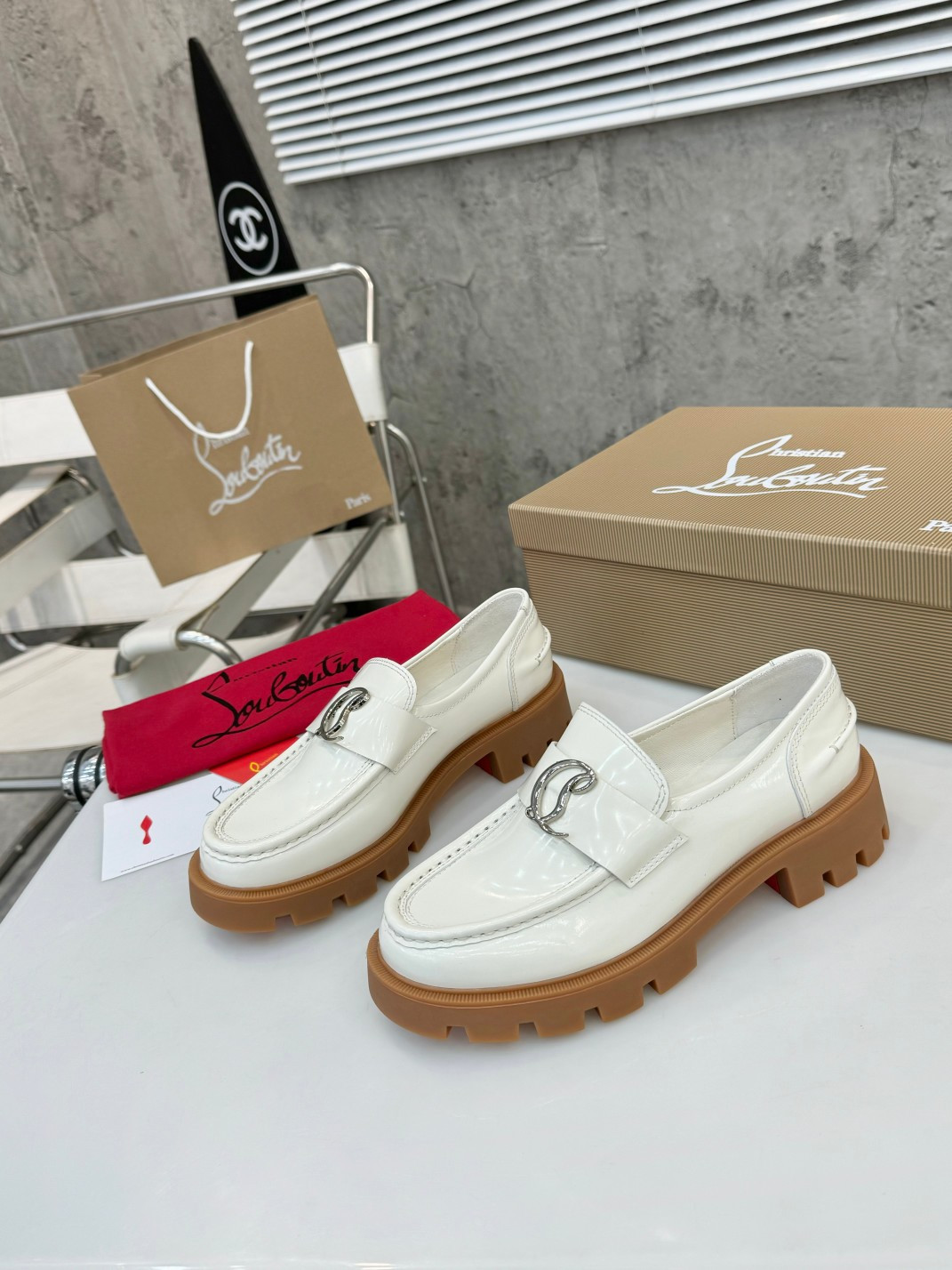UA Ch**an Louboutin(CL) logo design,the latest runway version of the red-soled shoes