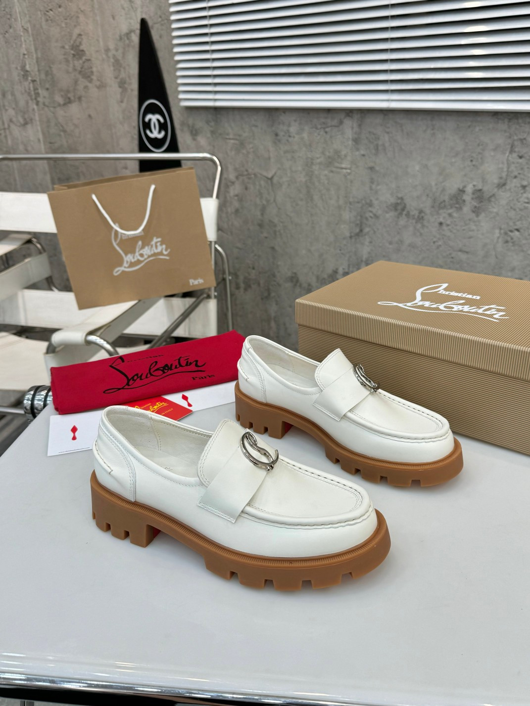UA Ch**an Louboutin(CL) logo design,the latest runway version of the red-soled shoes