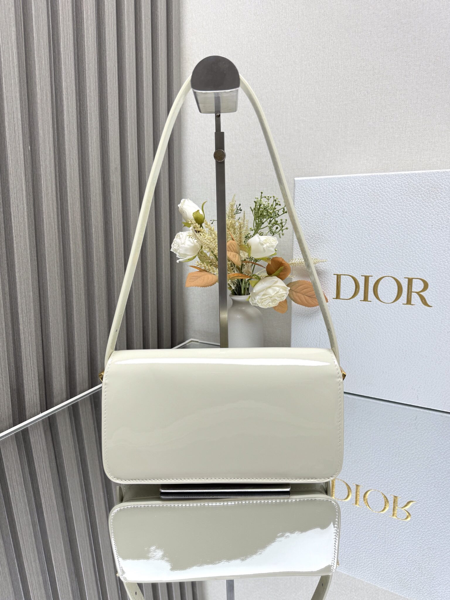 D*0r Miss D*0r flap bag 22 x 11 x 6 cm(Patent Calfskin)