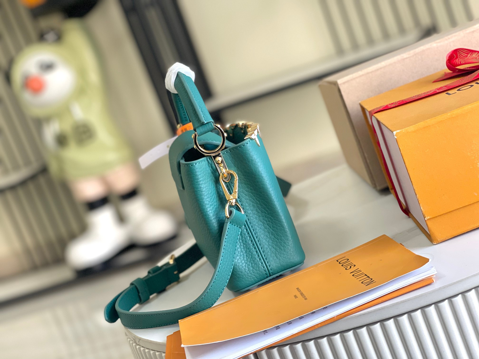 LV  Capucines Flower Crown M23766 Taurillon  21x14x8cm