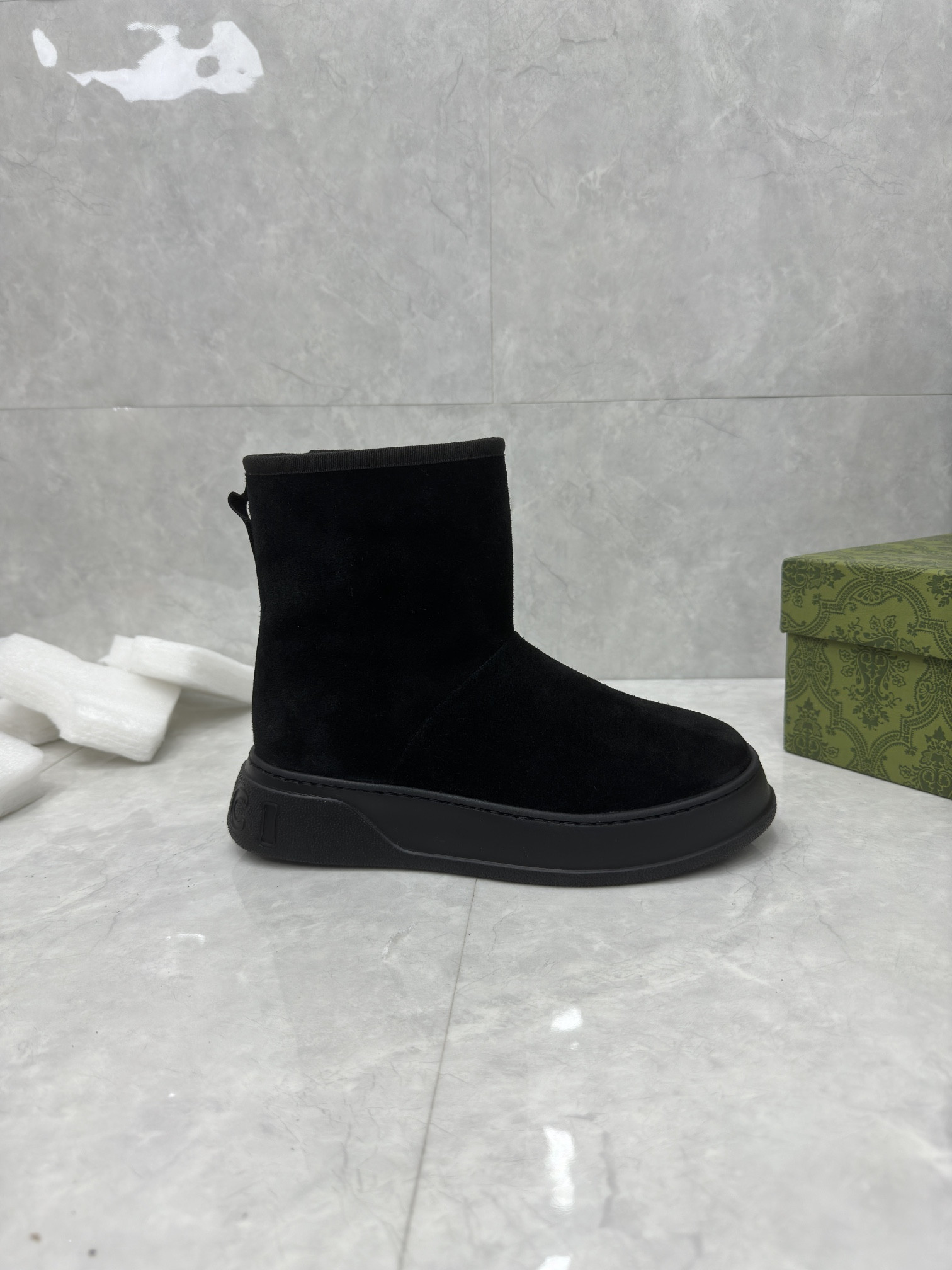 UA G*u*i Boot