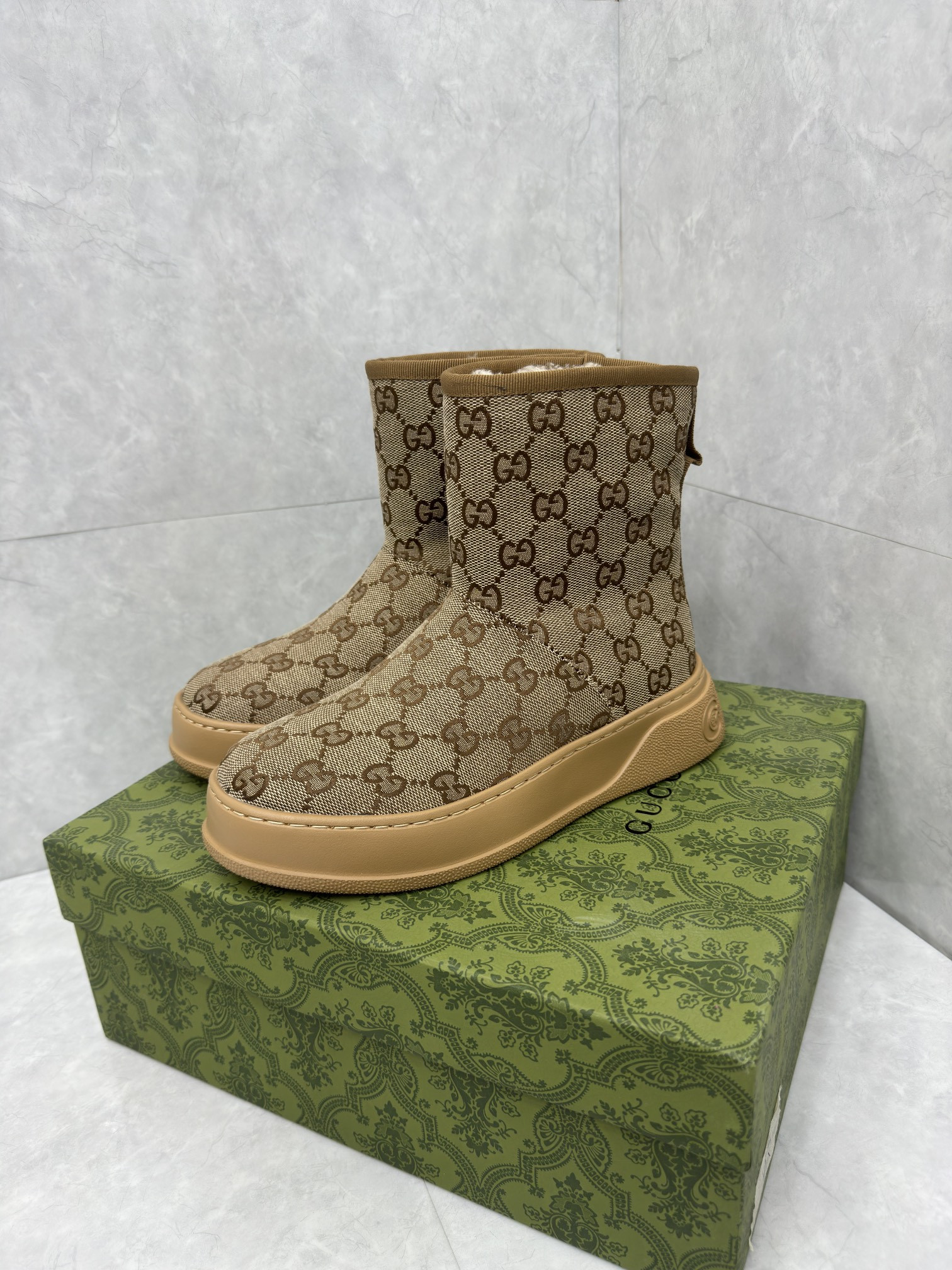 UA G*u*i Boot