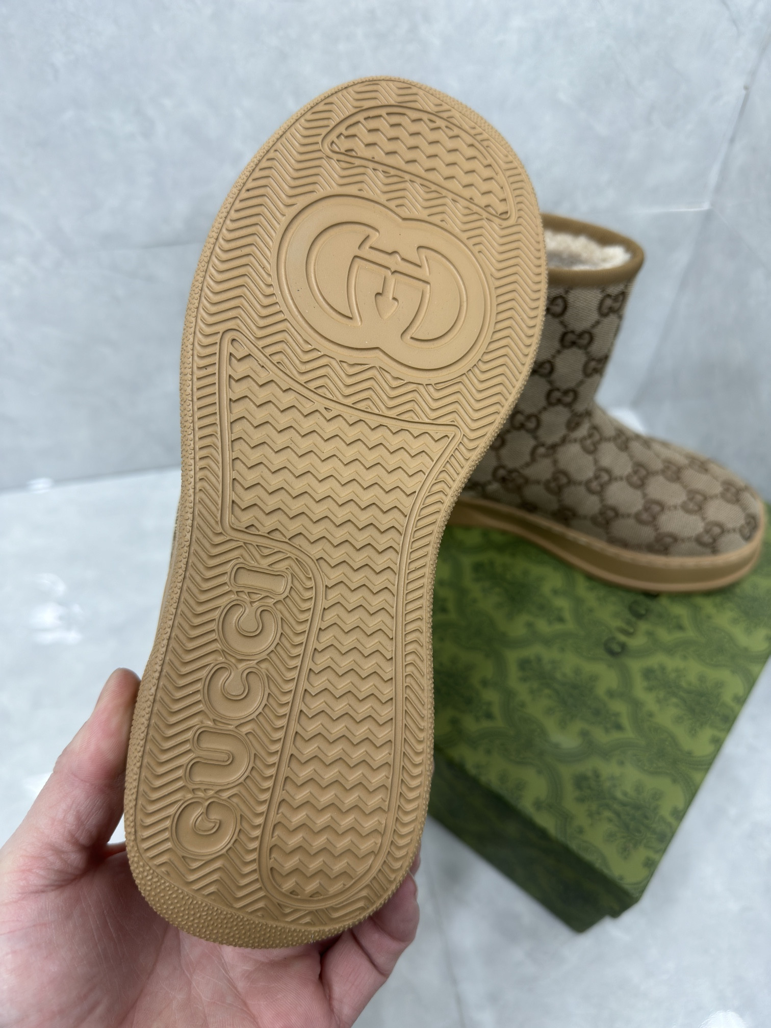 UA G*u*i Boot