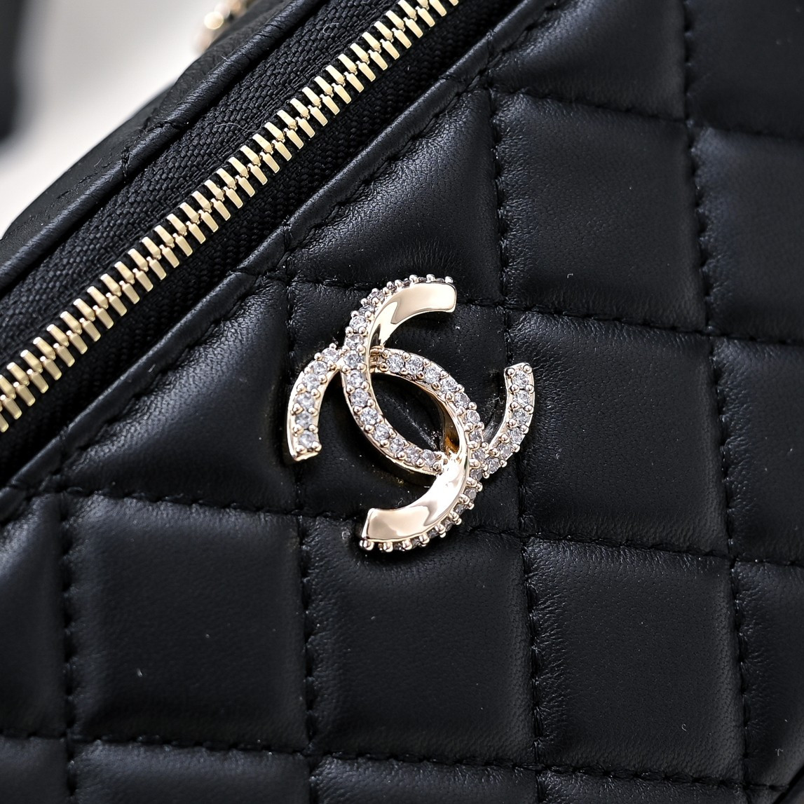 Ch*el Clutch With Chain 17cm