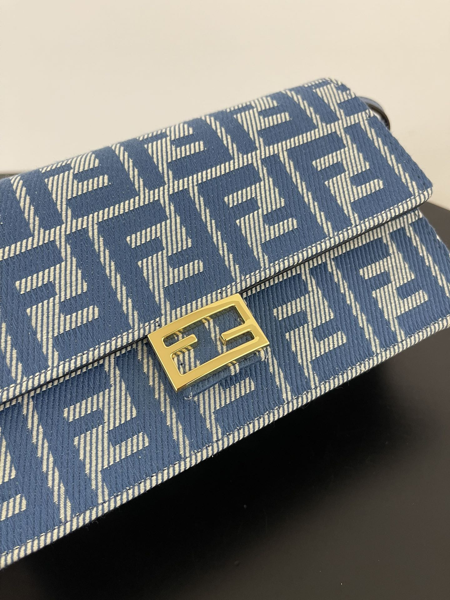F**di baguette Blue denim effect FF jacquard bag 15x6x27 cm