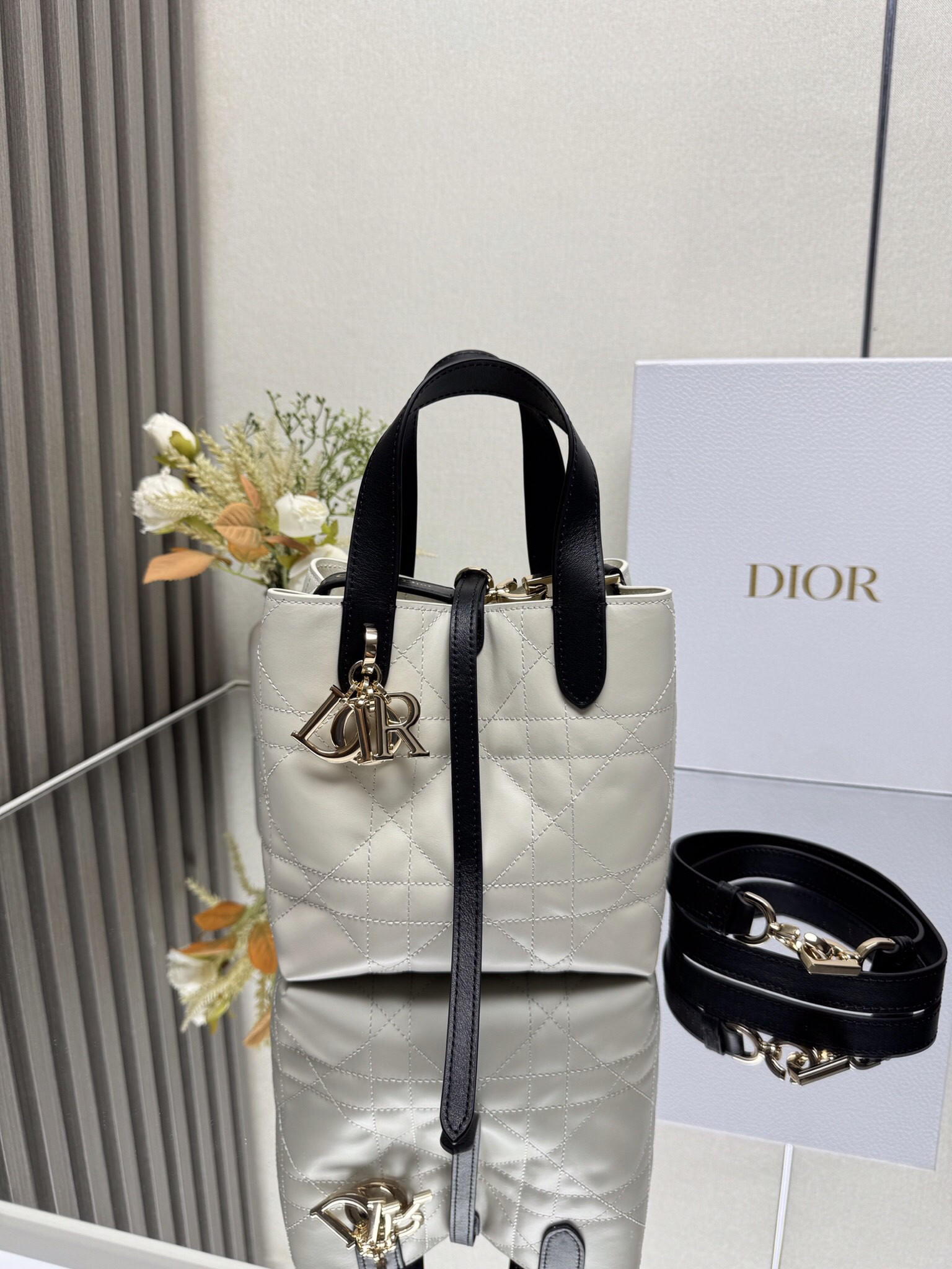 D*0r Small D*0r Toujours Vertical Bag 18.5x18.5x12cm